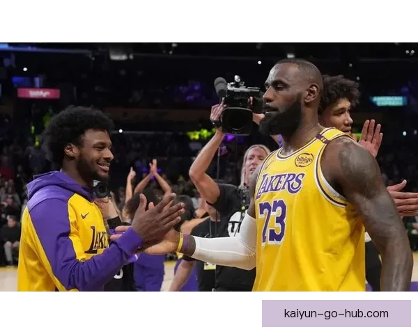 揭秘湖人冲冠背后詹姆斯带头拼搏 41岁老将仍无惧疲劳引领队友出战